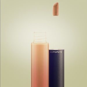 ❣️❣️New MAC 	MOISTURECOVER concealer 🌸NW35🌸